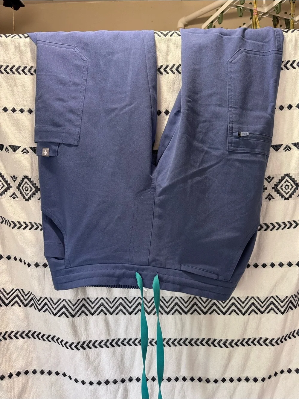 FIGS Yola High Rise Slim Scrub Pant in blue. women’s size Extra Small size XS